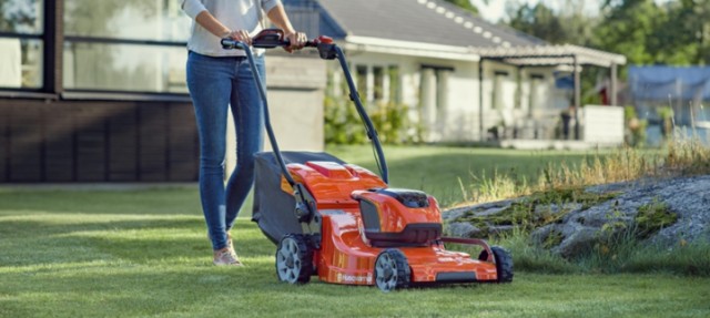 The Best Times to Mow Your Lawns and Trim Your Hedges
