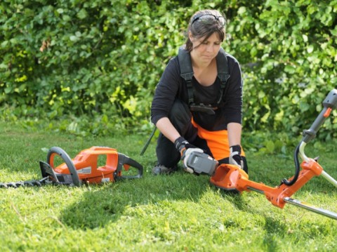 Battery vs. Petrol Grass Trimmers: Which is the Best Choice for You?