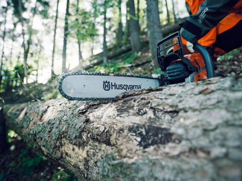 How To Stop a Chainsaw From Pinching